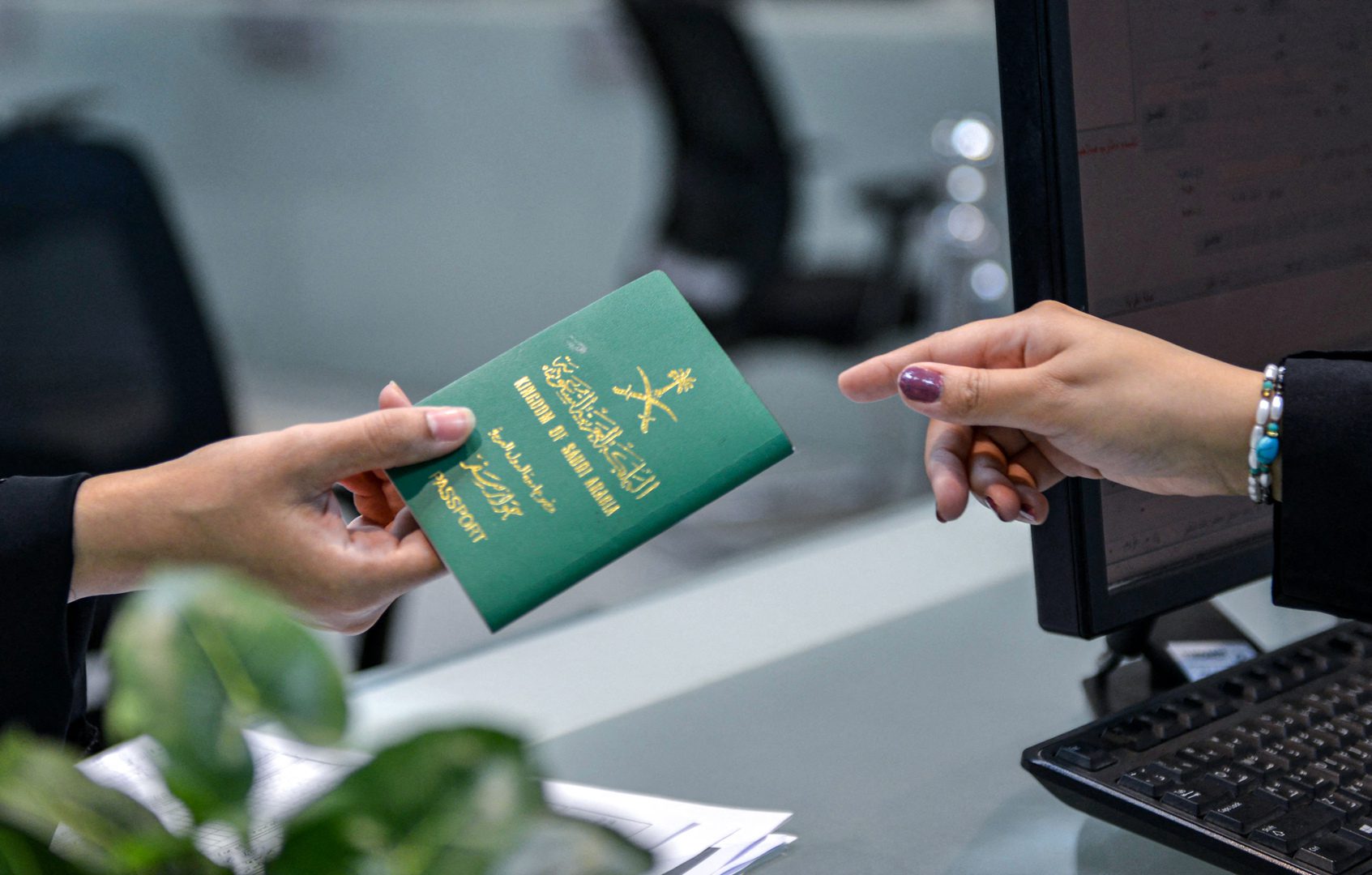 رسوم تجديد الجواز في السعودية وخطوات التجديد من خلال منصة أبشر