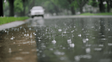 “الأرصاد” تحذر المواطنين من الأمطار وتوضح حالة الطقس في السعودية