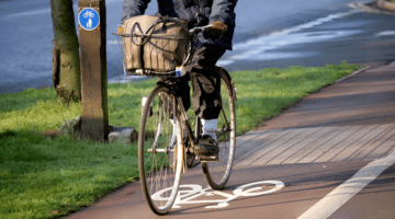 “النقل” يقدم محطات نقل الدراجات الهوائية والسكوتر في المدينة