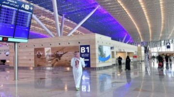 “مطار الملك عبدالعزيز” يوضح 4 إرشادات عن استخدام السلالم الكهربائية في المطارات