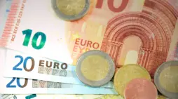 مقالة  : ارتفاع طفيف .. سعر اليورو اليوم الأحد 14 يناير 2024 في البنوك شراء وبيع صباحًا