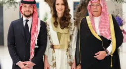 مقالة  : ” الديوان الملكي” ينعي وفاة والد الأميرة رجوة الحسين زوجة ولي العهد الأردن