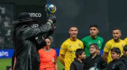 مقالة  : المصارع اندرتيكر يظهر في نهائي كأس موسم الرياض ويفاجئ رونالدو