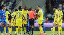 مقالة  : جماهير النصر تهاجم مدرب الفريق بعد خسارته ديربي الرياض أمام الهلال
