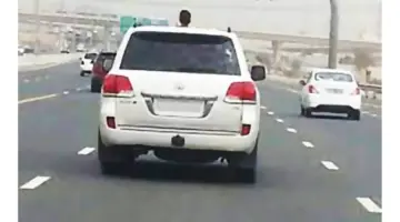 المرور السعودي يوضح ما هي غرامة الخروج من فتحة السقف؟