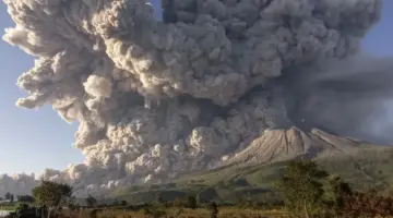 “هيئة البحث والإنقاذ” تصدر عدة تصريحات حول مستجدات ثوران بركان اندونيسيا